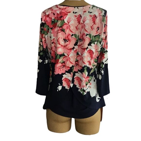 Charter club pink floral and navy top medium - Picture 4 of 6